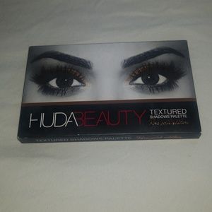 HUDA BTY TEXTURED SHADOW PALETTE ROSEGOLD EDITION